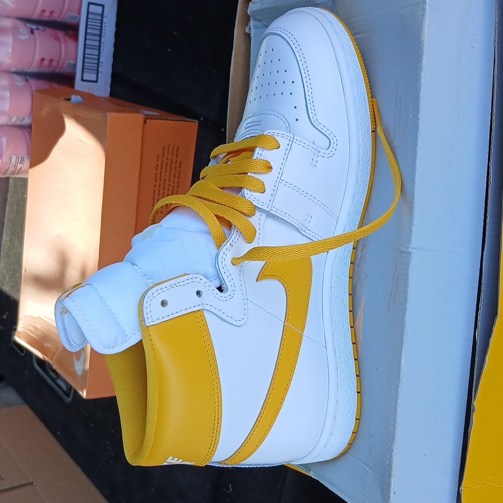 Shoes - Picture 3 of 4